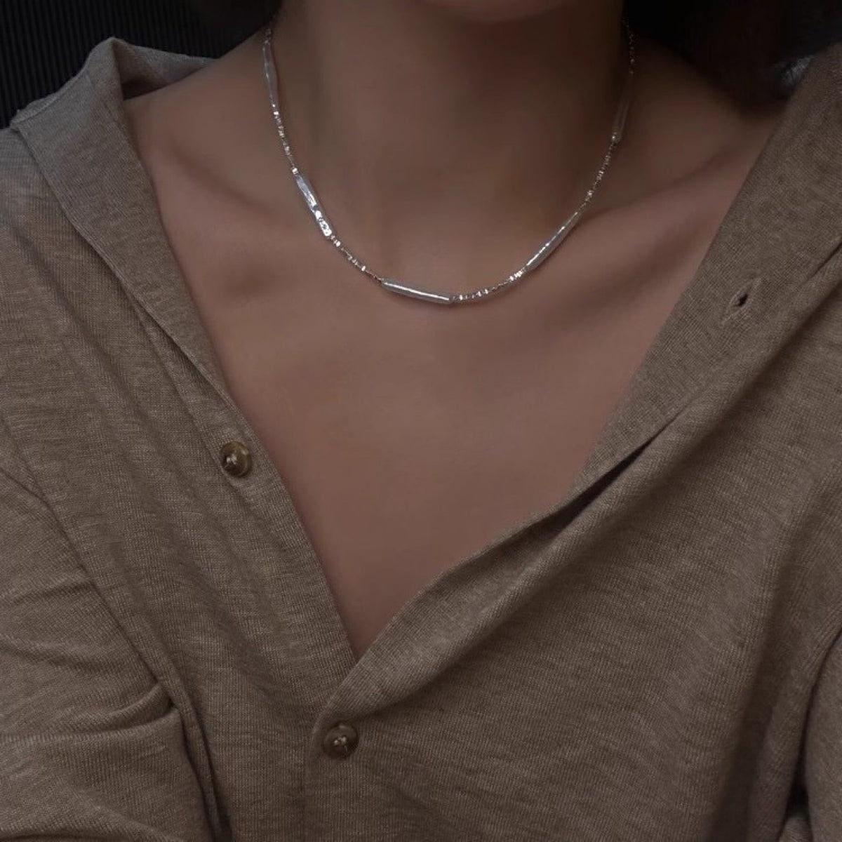 Model wearing Baroque Stick Pearl Necklace collarbone view
